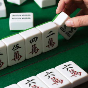 Jak chiÅ„ski Mahjong rÃ³Å¼ni siÄ™ od japoÅ„skiego Mahjong
